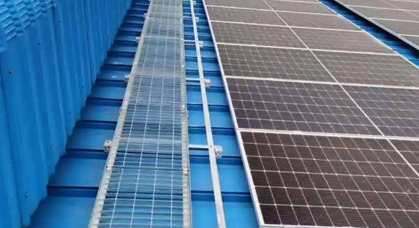 Heavy-Duty Carbon Steel Grating Solar Walkway for Safe, Long-Lasting PV Access