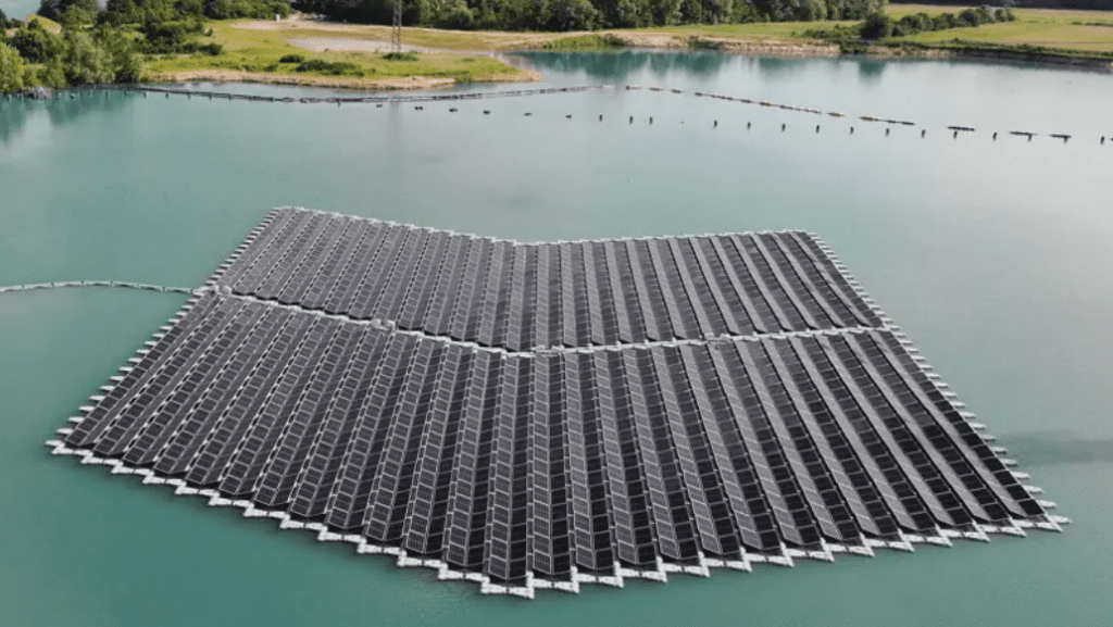 Floating Solar PV System on a Gravel Works Quarry Pond (Bensheim)